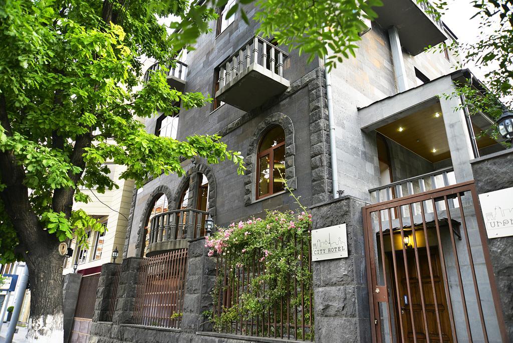 Saryan Hotel יירבאן מראה חיצוני תמונה