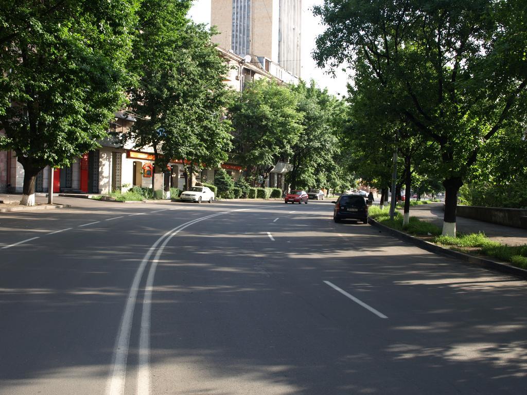 Saryan Hotel יירבאן מראה חיצוני תמונה
