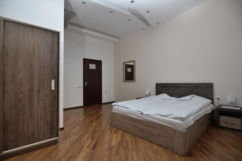 Saryan Hotel יירבאן מראה חיצוני תמונה