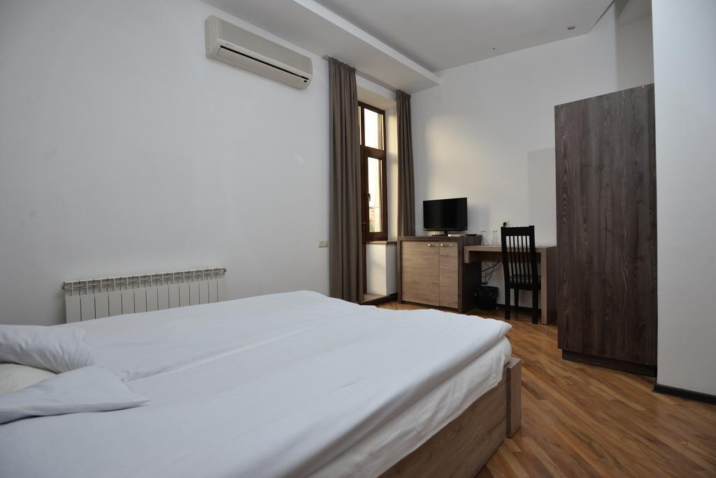 Saryan Hotel יירבאן מראה חיצוני תמונה