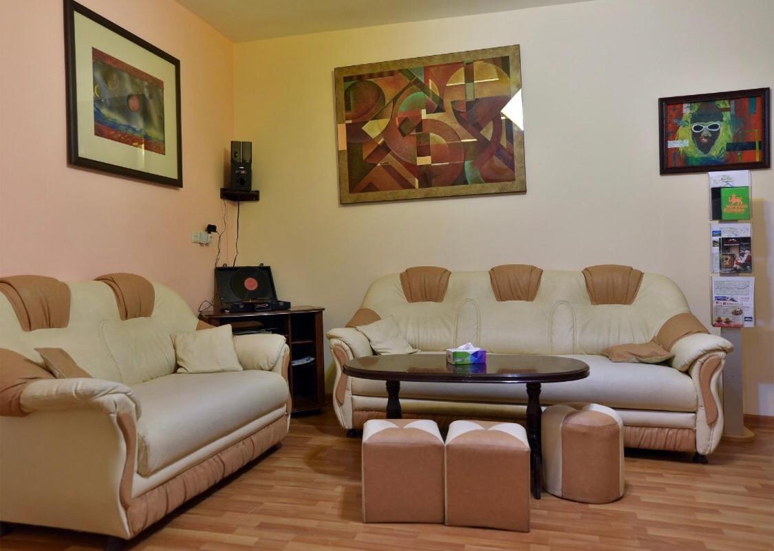 Saryan Hotel יירבאן מראה חיצוני תמונה