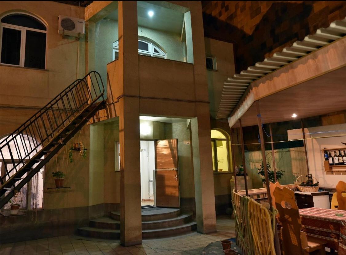 Saryan Hotel יירבאן מראה חיצוני תמונה