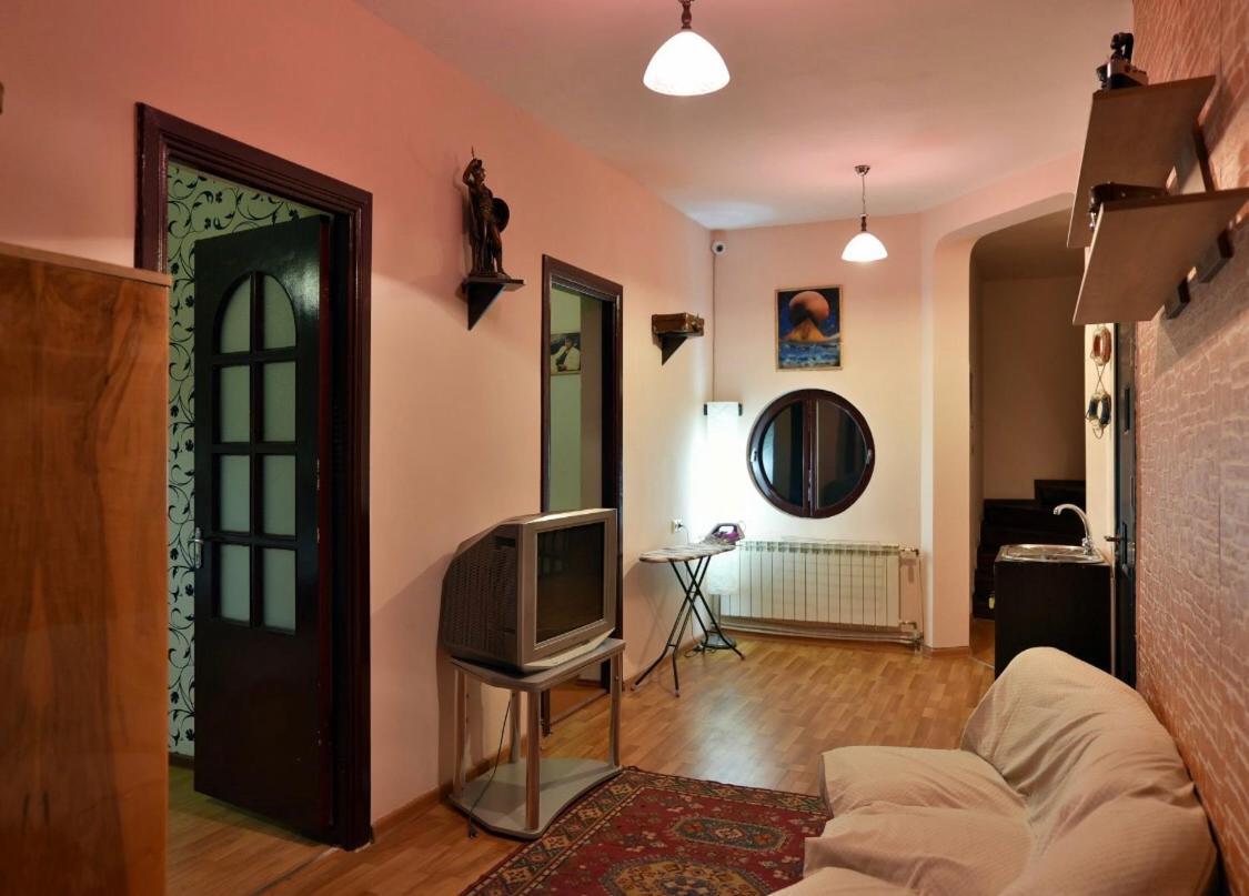 Saryan Hotel יירבאן מראה חיצוני תמונה